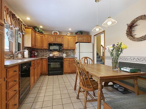 3rd image of 8436 Orchard Ct