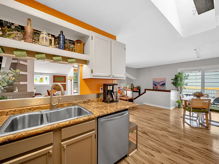 7645 Chatham Cir — Photo 16