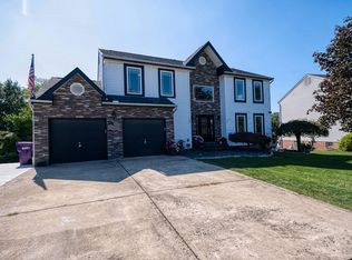 833 Emerald Dr, New Kensington, PA 15068