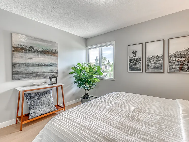 742 Kingsmere Cres SW — Photo 10