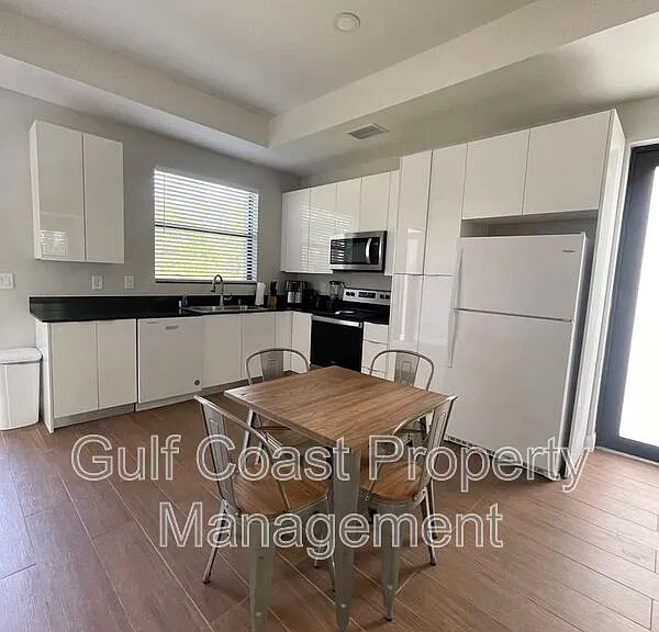 681 Windermere Dr — Photo 6