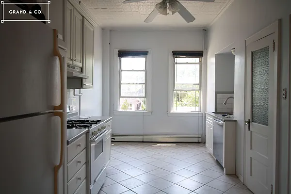 Rented by Grand & Co. | media 13