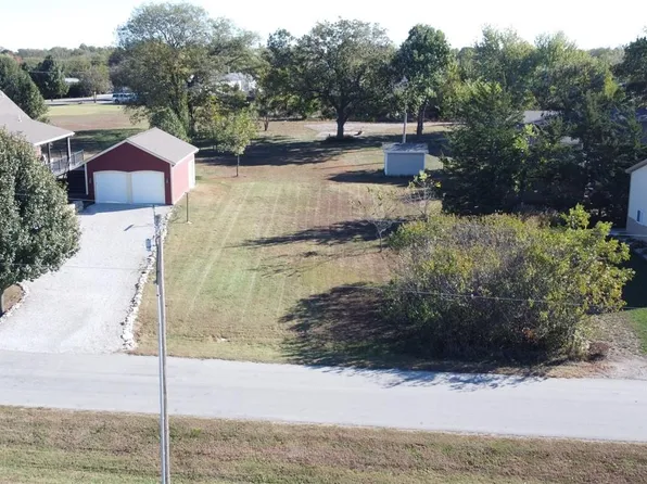 22 W Timber Valley Dr, Linn Valley, KS 66040