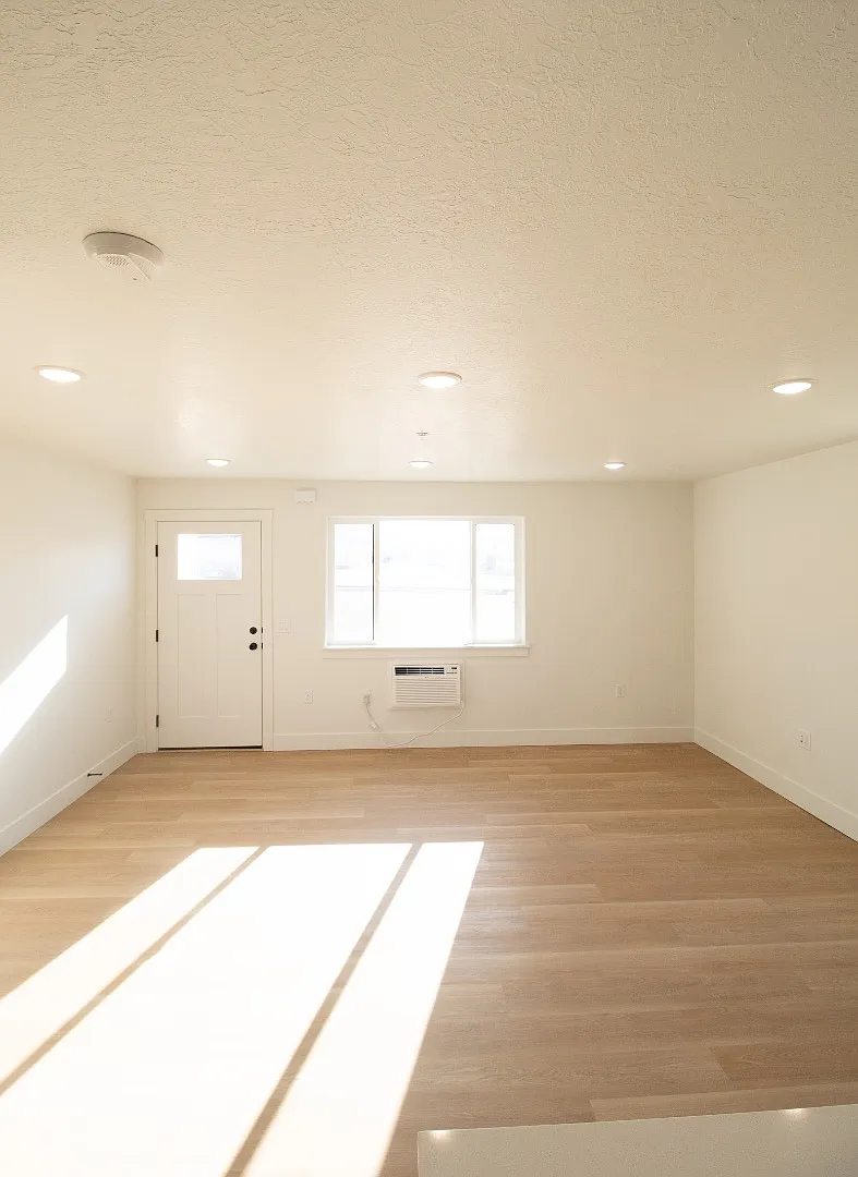 Unit Photo - 950 Valentine Ln #7