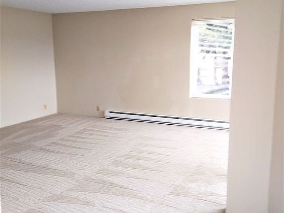 3rd image of 501 Highland Dr APT 201