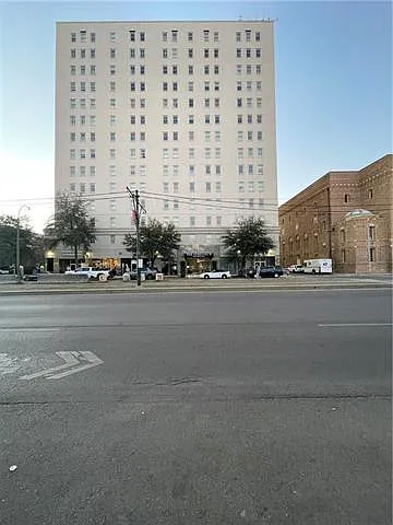 1 bed, 1.0 bath, 648 sqft, $1,575 — Photo 2