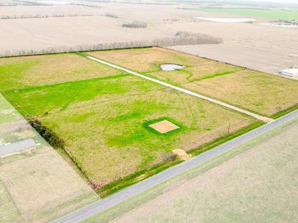 7 Farm Road 196 S, Blossom, TX 75416