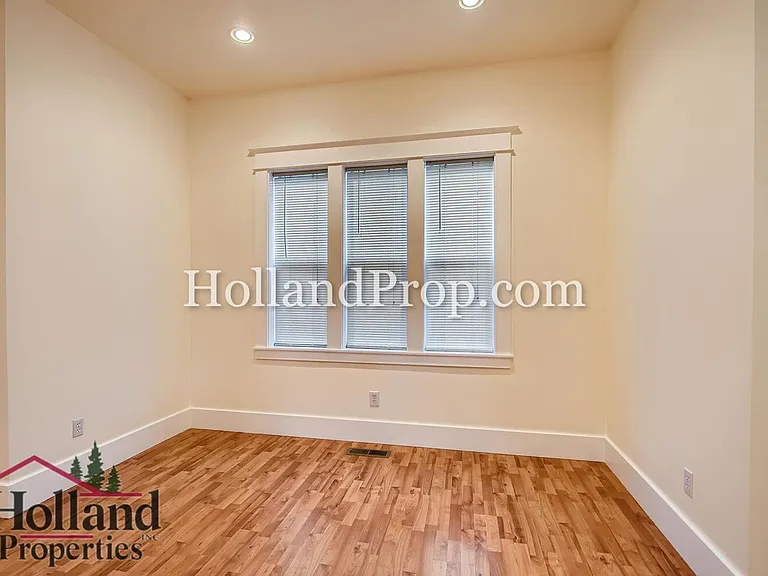 3228 SE Filbert St — Photo 10