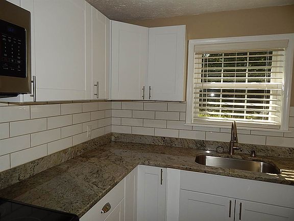 3rd image of 7105 Manderlay Dr