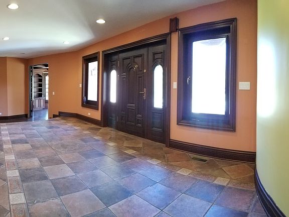 4th image of 50 Cambridge Ln