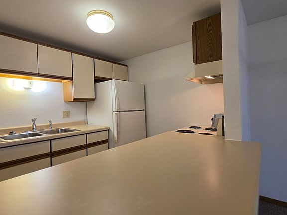 4th image of 103 N Elm St Unit E