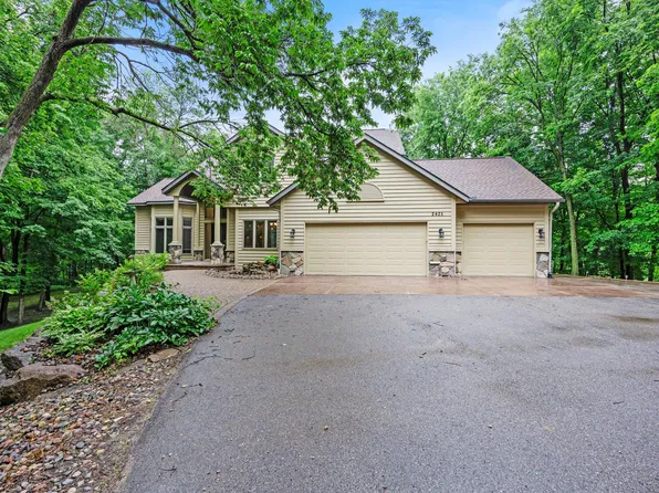 2425 Peace Cir, Shakopee, MN 55379