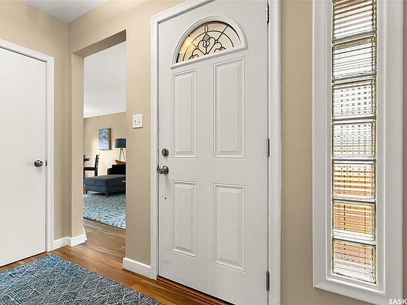 3rd image of 2854 Mackay St