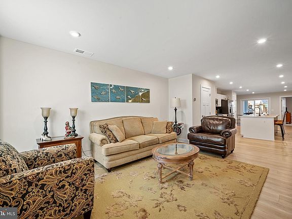 3rd image of 106 Maury Way