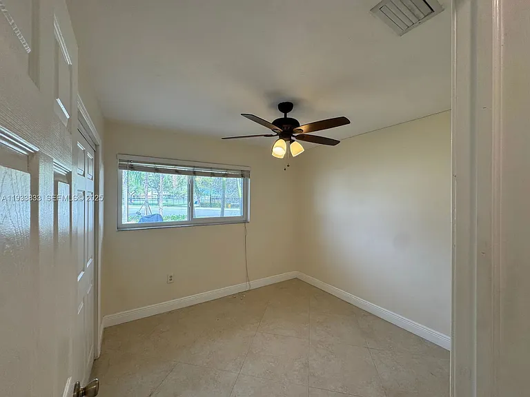 18600 SW 97th Ave — Photo 17