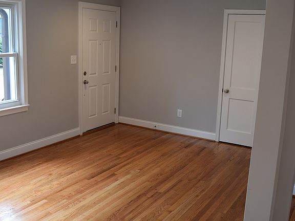 Arched doorway, living room