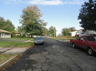 11 Butternut Rd, Levittown, PA 19057