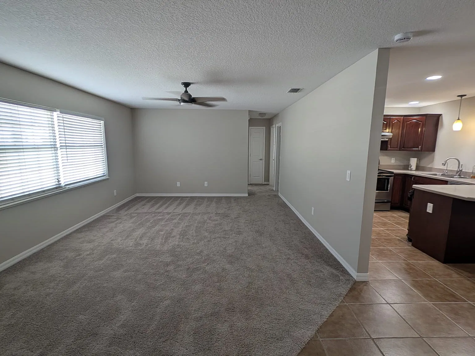 3 bed, 1400 sqft, $2,050 — Photo 2
