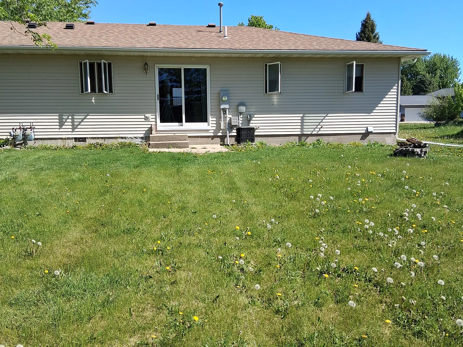 3 bed, $1,200 — Photo 1