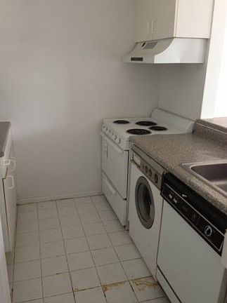 4th image of 1447 E 108th St APT 5A