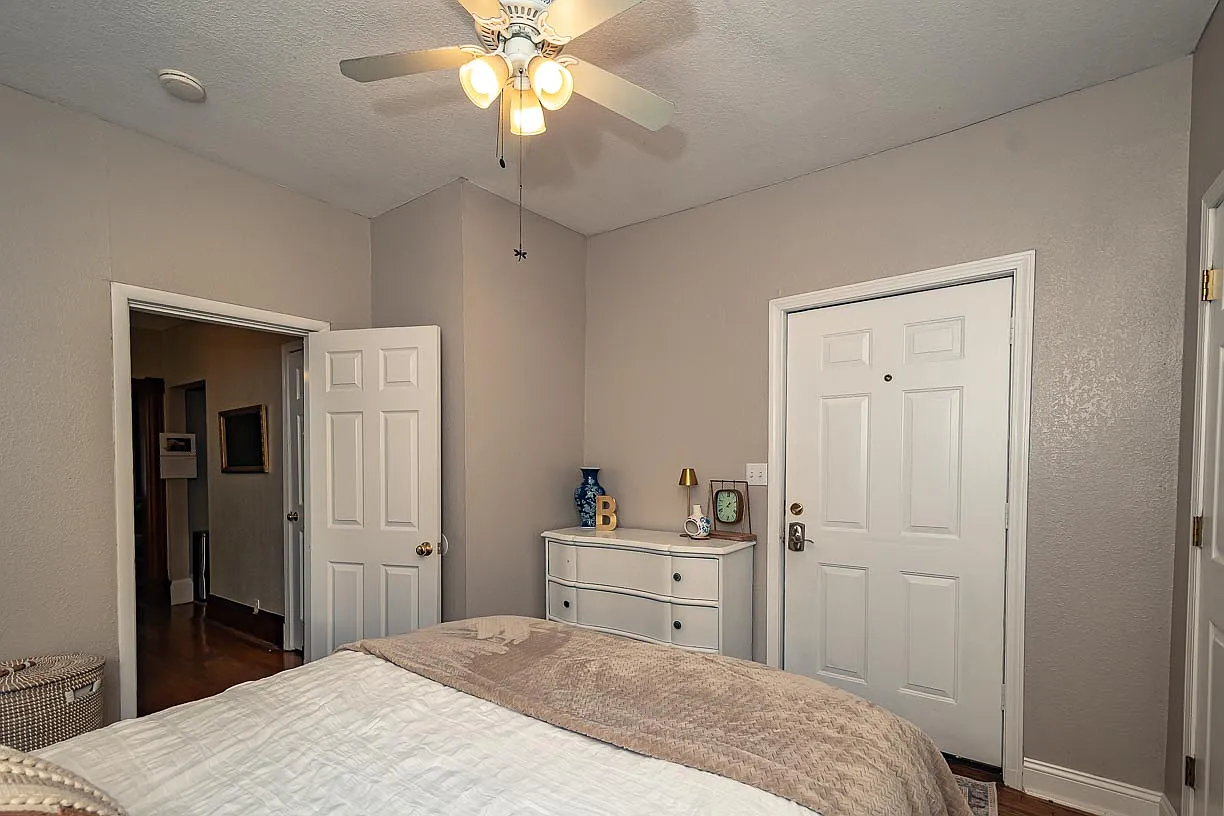 4 bed, $3,700 — Photo 4