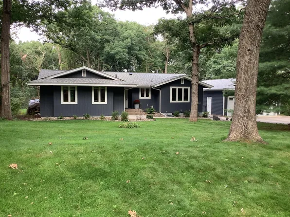 8728 Demontreville Trl N, Lake Elmo, MN 55042
