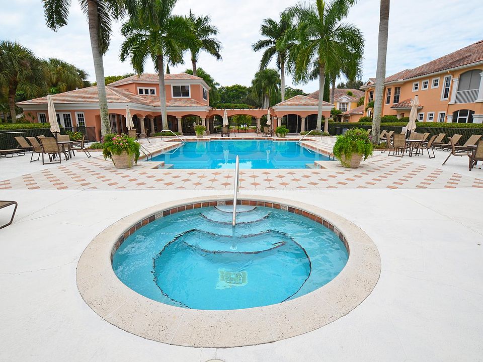 Community Pool and Hot Tub