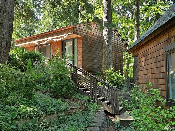 Additional Studio pictured to the left of the house would make a great home office, especially with the fiberoptic internet availability in this neighborhood.  Maybe an art studio or guess room?