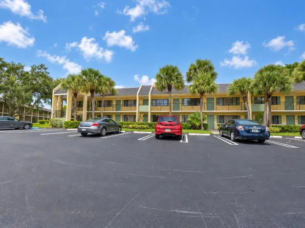1604 Meadows Circle W, Boynton Beach, FL 33436
