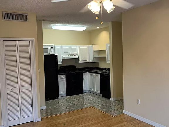 3rd image of 10122 Winsford Oak Blvd APT 423