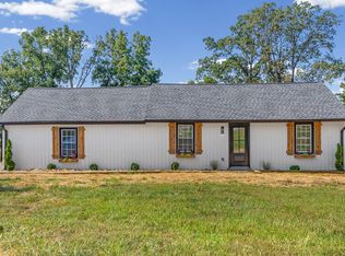 8285 Pilot Rock Rd, Hopkinsville, KY 42240