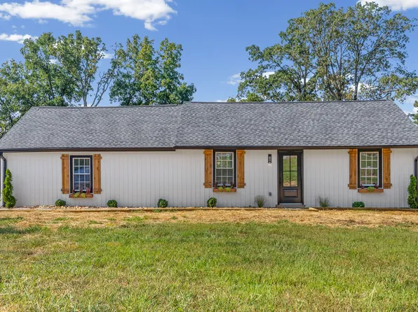 8285 Pilot Rock Rd, Hopkinsville, KY 42240