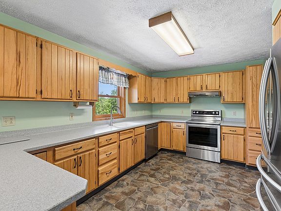 4th image of 555 Dirigo Road