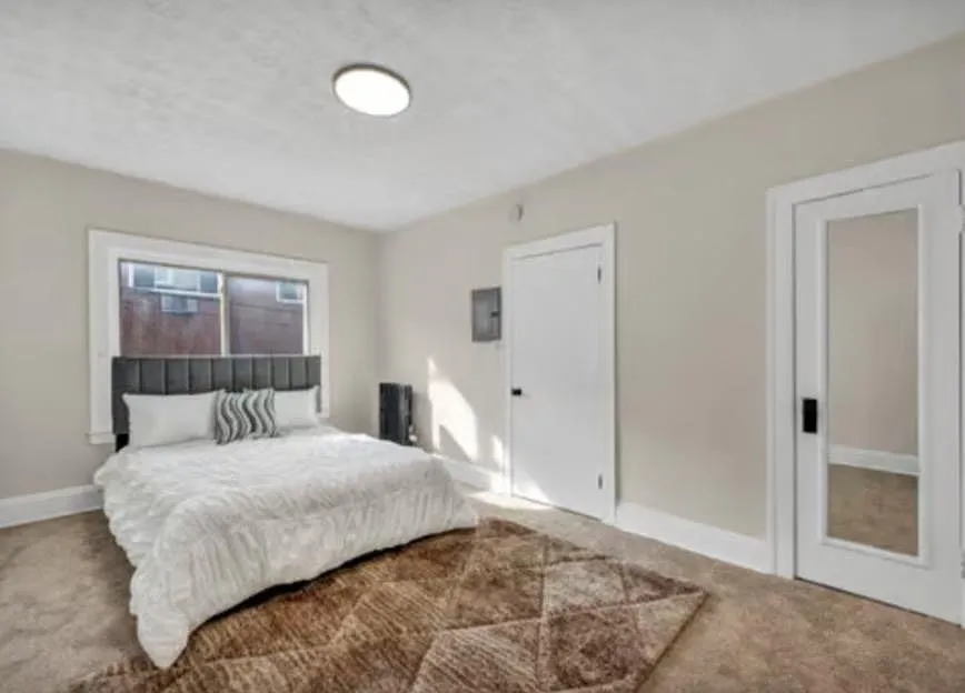 1369 West 112th Street, Unit 302 — Photo 4