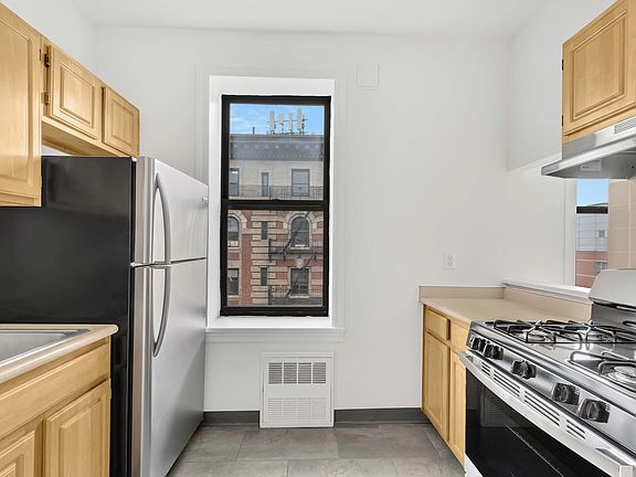 3rd image of 469 W 166th St #5B
