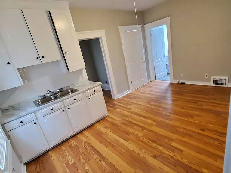 4216 Clybourne Ave — Photo 11