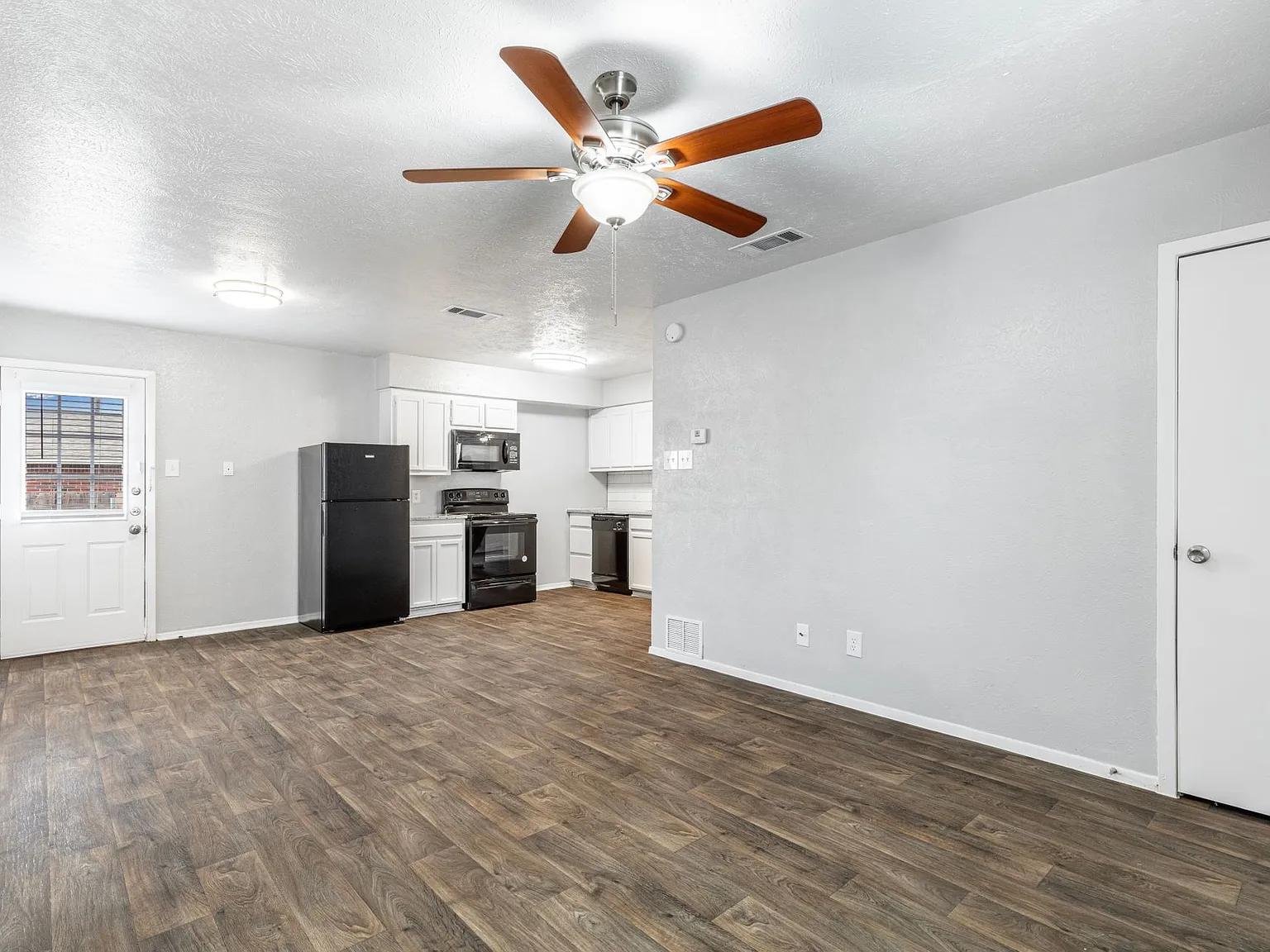 Cottage Row Apartments — Photo 2