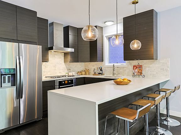 2nd image of 1918 W Armitage Ave APT 1B