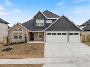 451 Silverview Ave, Centerton, AR 72719