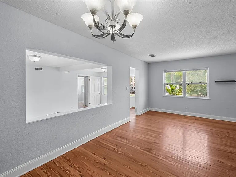814 W Indiana Ave — Photo 11
