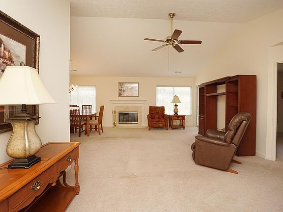 2nd image of 5878 Stonebridge Cir