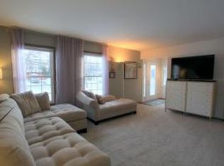 700 E Shepard Hills Dr, Oak Creek, WI 53154