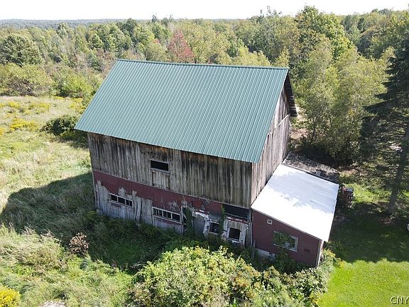 4th image of 370 Chub Lake Rd