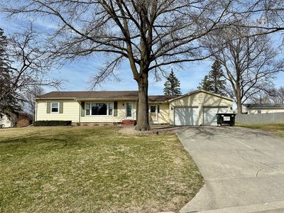 902 S 10th Ave E, Newton, IA, 50208