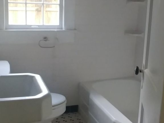 5th image of 1426 Milton St