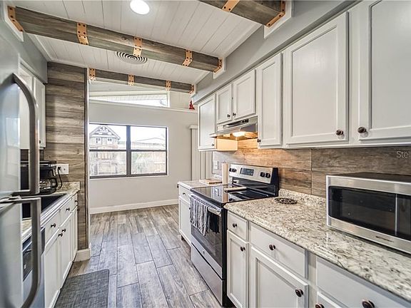 4th image of 224 Anne Marie Cir