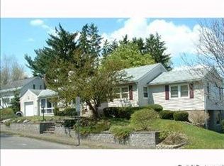 104 Overlook Dr, Syracuse, NY 13207
