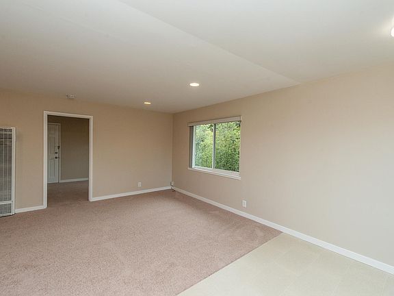 4th image of 906 Villa Ave APT 3