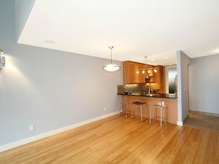13954 NE 60th Way — Photo 7