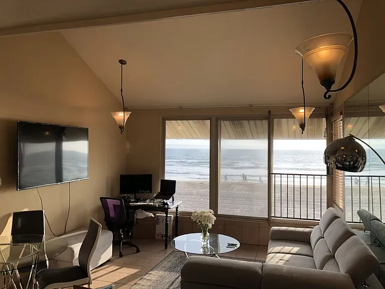 3261 Ocean Front Walk #2 — Photo 7
